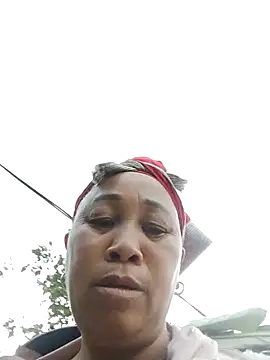 Snapshot of Mamapm20 chatting on 10-19-25, 10:29 Mamapm20 online show from 10-19-25, 10:29