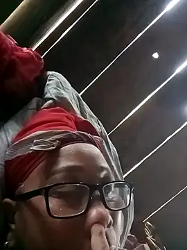 Snapshot of Mamapm20 chatting on 09-25-25, 04:18 Mamapm20 online show from 09-25-25, 04:18