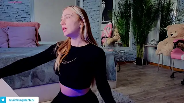 Reina Cummings online show from 02-12-26, 07:41