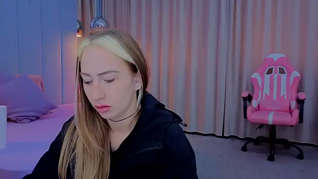 Reina Cummings online show from 11-10-25, 07:24