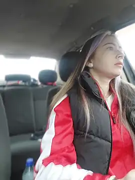 Reina Cummings online show from 03-12-26, 06:17