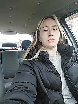 Reina Cummings online show from 04-04-26, 06:42