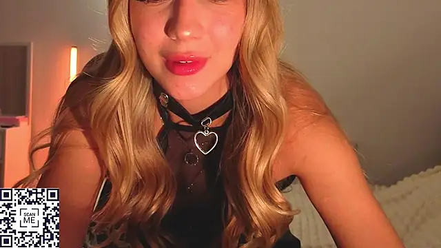 Snapshot of Martina_Isseee chatting on 10-30-25, 04:48 Martina Isseee online show from 10-30-25, 04:48