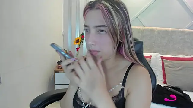 Snapshot of nami_sweet_ chatting on 09-19-25, 02:37 nami sweet online show from 09-19-25, 02:37