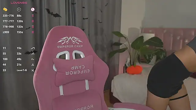 LilLisa online show from 10-25-25, 04:07