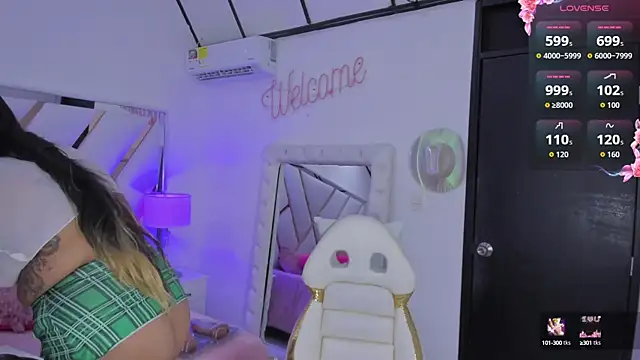 Snapshot of megann__up chatting on 10-09-25, 03:29 megann  up online show from 10-09-25, 03:29