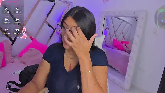 Snapshot of megann__up chatting on 10-12-25, 11:28 megann  up online show from 10-12-25, 11:28