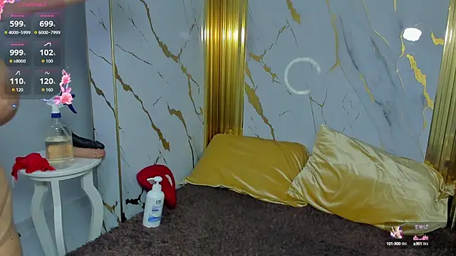 Snapshot of megann__up chatting on 10-06-25, 08:37 megann  up online show from 10-06-25, 08:37