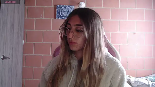 Andrea camilaaa online show from 10-28-25, 02:16