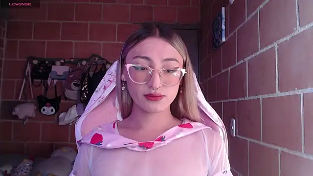 Snapshot of Andrea_camilaaa chatting on 06-22-26, 02:36 Andrea camilaaa online show from 06-22-26, 02:36