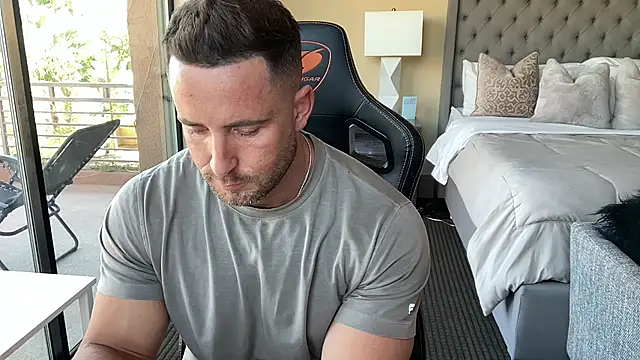 brettmycles28 online show from 10-22-25, 09:13