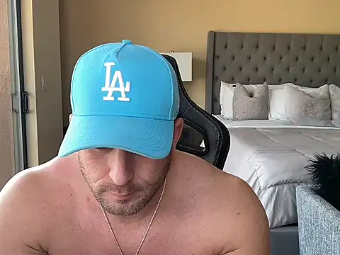 brettmycles28 online show from 09-25-25, 08:04