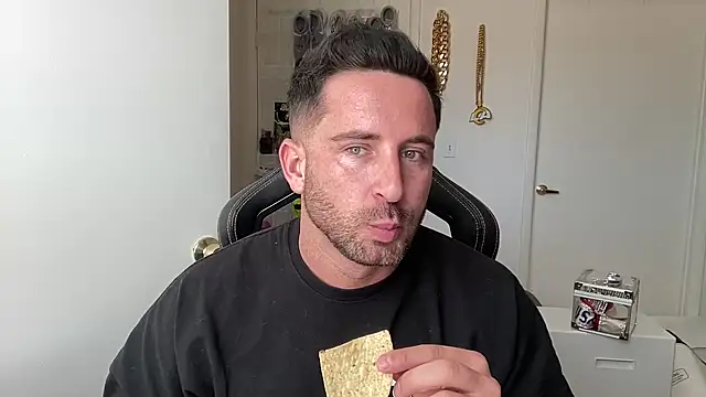 brettmycles28 online show from 07-15-26, 06:26