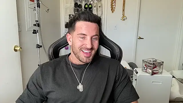 brettmycles28 online show from 07-11-26, 07:25