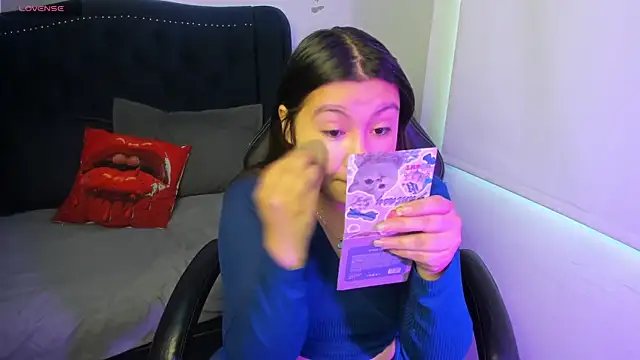 LucyPetit online show from 11-20-25, 12:39