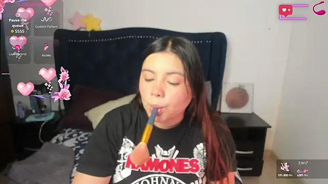 LucyPetit online show from 09-23-25, 12:56
