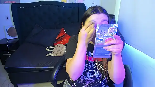 LucyPetit online show from 11-25-25, 01:33