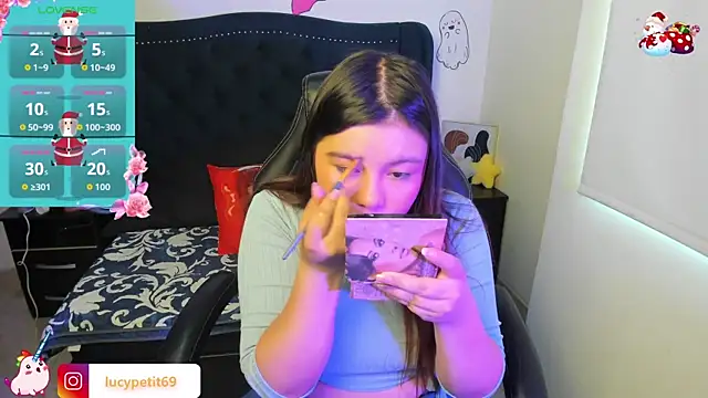 LucyPetit online show from 11-06-25, 01:04