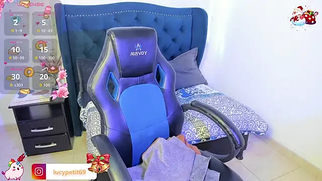 LucyPetit online show from 12-22-25, 12:49