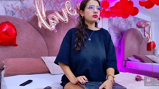 Snapshot of Angelique_Angell chatting on 02-20-26, 11:45 Angelique Angell online show from 02-20-26, 11:45