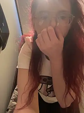 Snapshot of raen001 chatting on 02-11-26, 10:04 raen001 online show from 02-11-26, 10:04