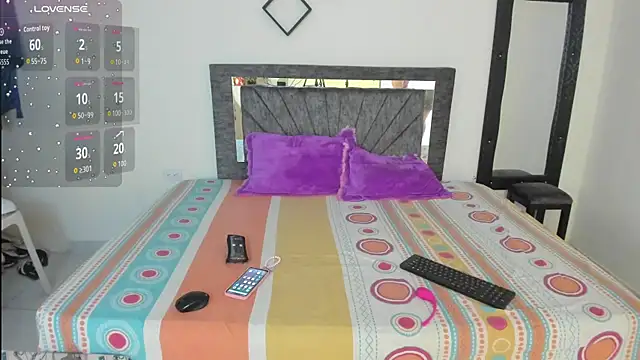 Laurasofia01 online show from 10-18-25, 04:31