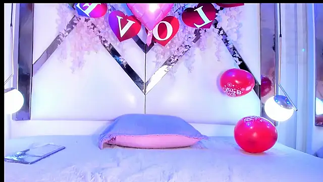 Snapshot of NallyMax1 chatting on 02-15-26, 05:52 NallyMax1 online show from 02-15-26, 05:52