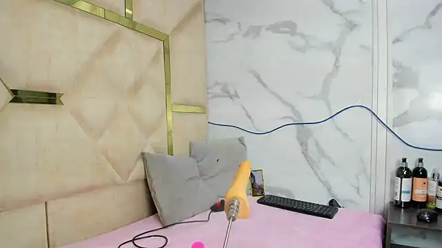 Snapshot of Allisonts69 chatting on 10-14-25, 03:07 Allisonts69 online show from 10-14-25, 03:07