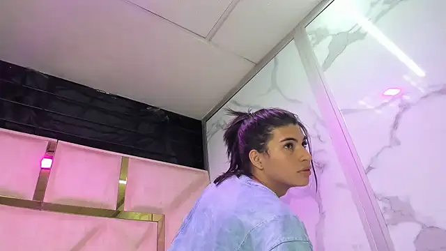 Snapshot of Allisonts69 chatting on 03-15-26, 02:40 Allisonts69 online show from 03-15-26, 02:40