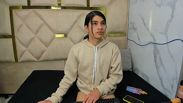 Snapshot of Allisonts69 chatting on 09-15-25, 10:32 Allisonts69 online show from 09-15-25, 10:32