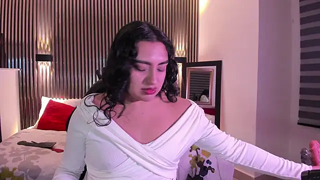 SyraPalmer online show from 10-09-25, 03:40