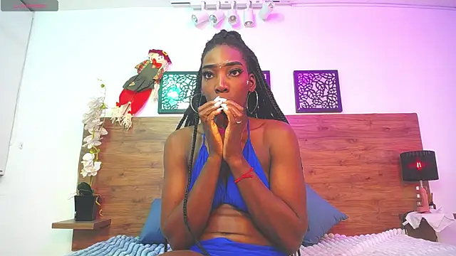 Snapshot of AlexandraCambell chatting on 10-17-25, 12:14 AlexandraCambell online show from 10-17-25, 12:14
