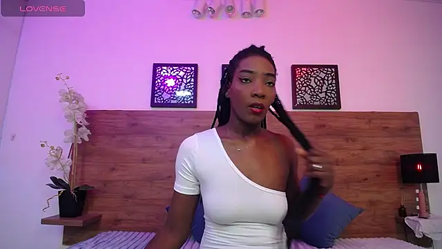 Snapshot of AlexandraCambell chatting on 09-23-25, 07:32 AlexandraCambell online show from 09-23-25, 07:32