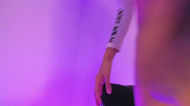 Snapshot of Lucy_shen_ chatting on 02-06-26, 08:38 Lucy shen online show from 02-06-26, 08:38