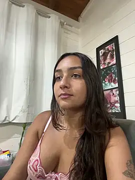 Snapshot of hannahhotwife chatting on 03-20-26, 07:26 hannahhotwife online show from 03-20-26, 07:26