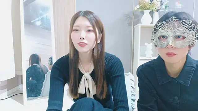Snapshot of Reto-sama chatting on 10-15-25, 12:35 Reto-sama online show from 10-15-25, 12:35