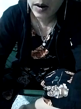 Snapshot of Minety473 chatting on 10-29-25, 10:36 Minety473 online show from 10-29-25, 10:36