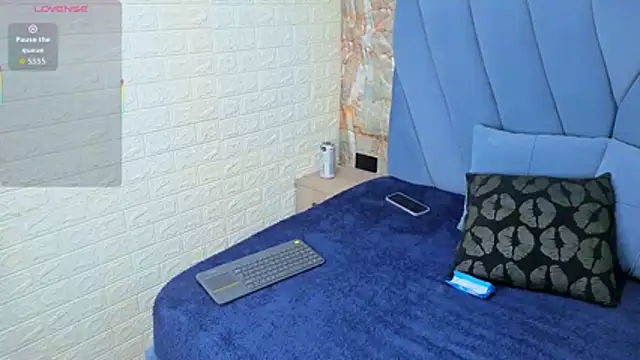 angel  red  online show from 11-29-25, 03:50