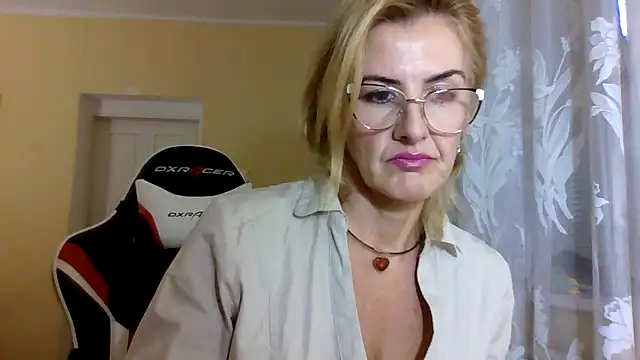 TianaQLove online show from 10-08-25, 10:50
