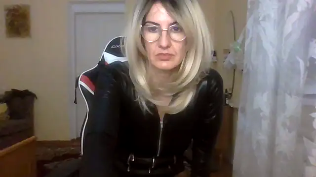 TianaQLove online show from 09-19-25, 02:43