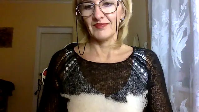 TianaQLove online show from 10-10-25, 02:40