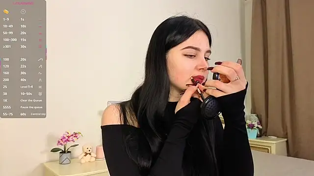 EnricaElis online show from 11-17-25, 08:02