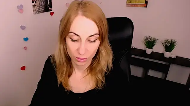 Snapshot of Create_your_own_sun chatting on 10-05-25, 01:46 Create your own sun online show from 10-05-25, 01:46