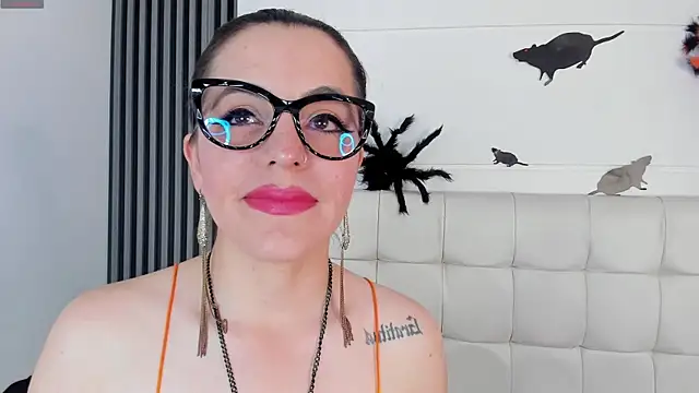 IsisNoir online show from 10-11-25, 07:04