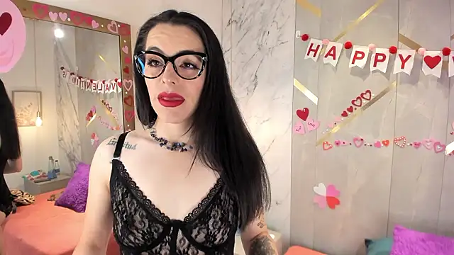 Snapshot of IsisNoir chatting on 02-17-26, 12:35 IsisNoir online show from 02-17-26, 12:35