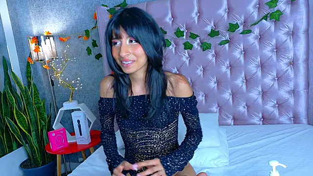 LizetteKitty online show from 11-12-25, 06:06