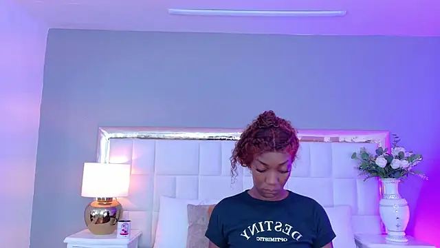 MadeleineHocker online show from 10-11-25, 11:55
