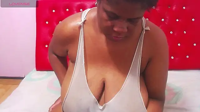 Snapshot of wonderfuldiana chatting on 02-02-26, 11:04 wonderfuldiana online show from 02-02-26, 11:04