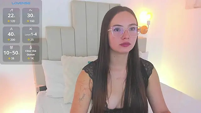 Snapshot of DafneVega chatting on 11-11-25, 01:06 DafneVega online show from 11-11-25, 01:06