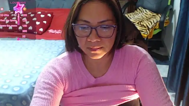 Snapshot of hiilarybrown chatting on 03-07-26, 01:01 hiilarybrown online show from 03-07-26, 01:01